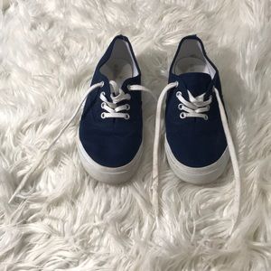 Old Navy canvas tennis shoes